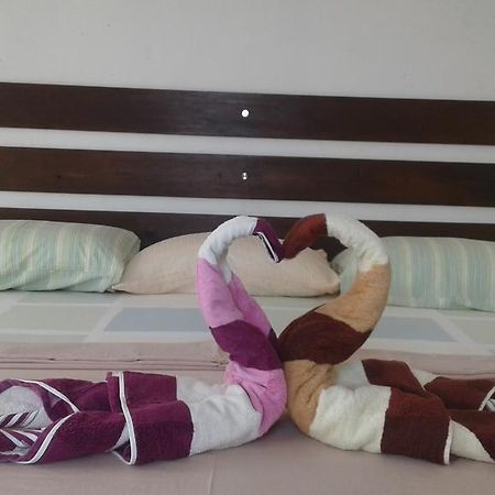 Petit Guest House Негомбо Екстериор снимка