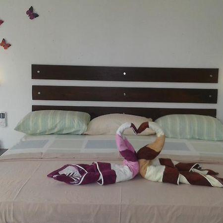 Petit Guest House Негомбо Екстериор снимка