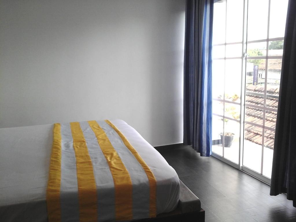 Petit Guest House Негомбо Стая снимка