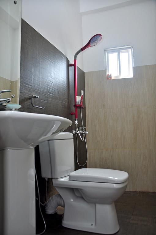Petit Guest House Негомбо Екстериор снимка