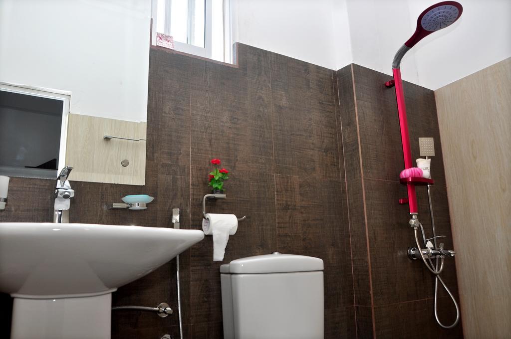 Petit Guest House Негомбо Екстериор снимка