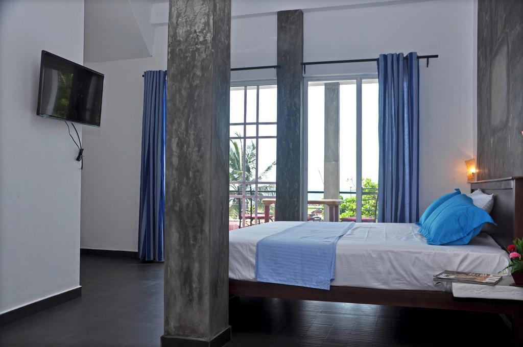 Petit Guest House Негомбо Екстериор снимка