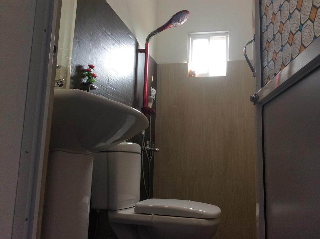 Petit Guest House Негомбо Екстериор снимка