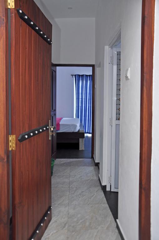 Petit Guest House Негомбо Екстериор снимка