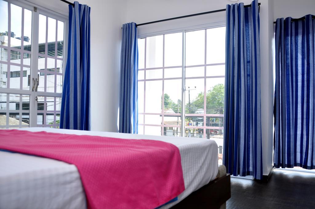 Petit Guest House Негомбо Екстериор снимка