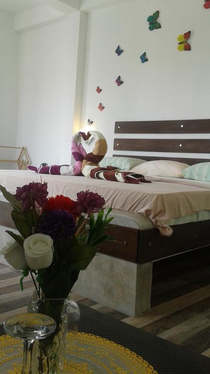 Petit Guest House Негомбо Екстериор снимка
